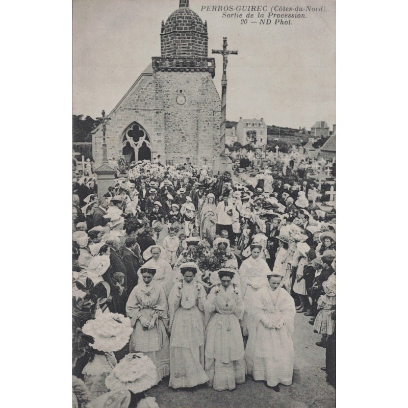 PERROS GUIREC - SORTIE DE PROCESSION - CARTE NEUVE.