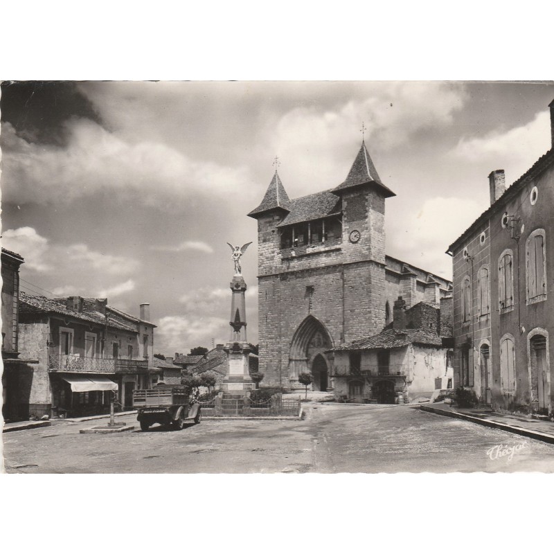 VILLEREAL - PLACE DE L'EGLISE - MONUMENT AUX MORTS - CARTE DATEE DE 1963.