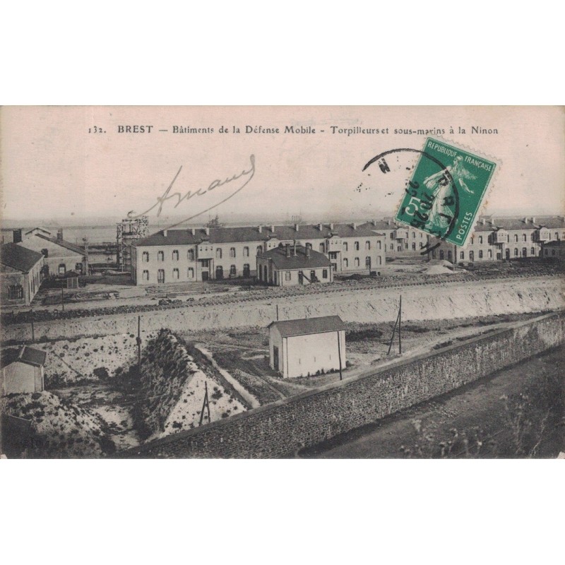 BREST - BATIMENT DE LA DEFENSE MOBILE - TORPILLEURS ET SOUS-MARINS A LA NINON - CARTE DATEE DE 1914.