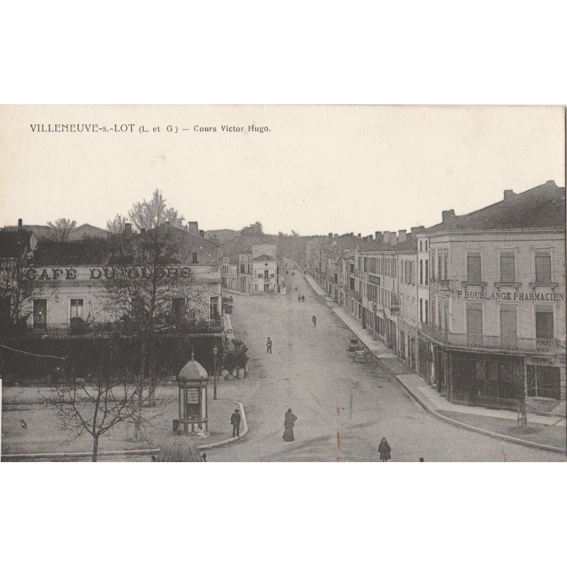 VILLENEUVE SUR LOT - COURS VICTOR HUGO - CARTE NON CIRCULEE.