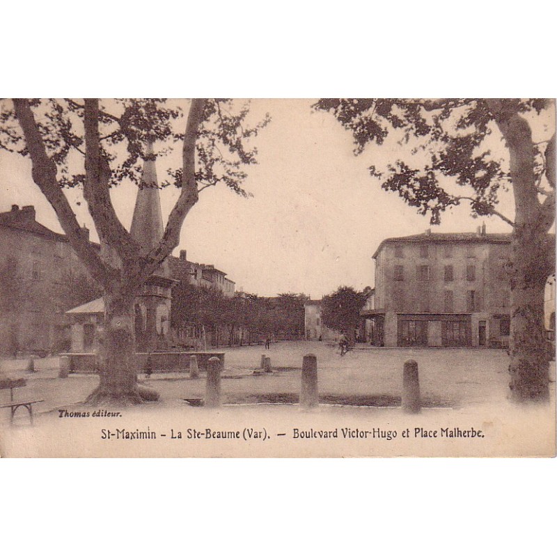 SAINT MAXIMIN LA STE BEAUME - BOULEVARD VICTOR HUGO ET PLACE MALHERBE - CARTE AVEC TEXTE.