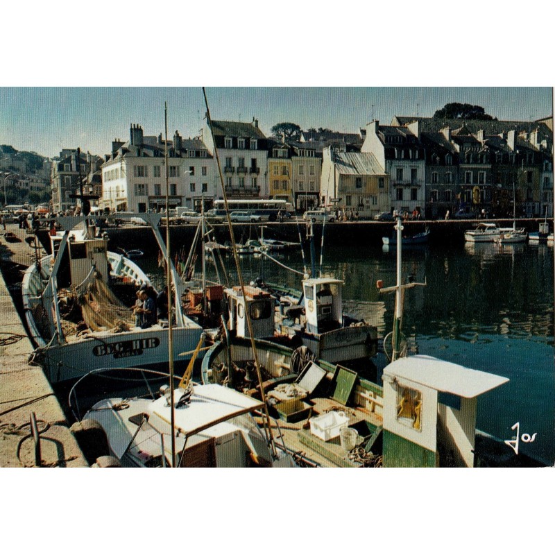 LE PALAIS - BELLE ILE EN MER - BATEAUX DE PECHE DANS LE PORT - CARTE NON CIRCULEE.