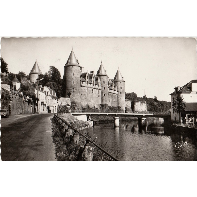 JOSSELIN - LE CHATEAU ET LE CANAL DE NANTES A BREST - CARTE DATEE DE 1968.