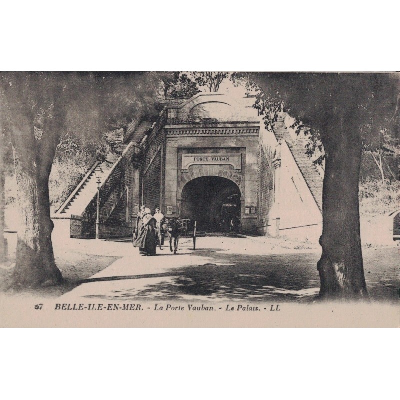 LE PALAIS -  BELLE ILE EN MER - LA PORTE VAUBAN - ANIMATION - CARTE NON CIRCULEE.