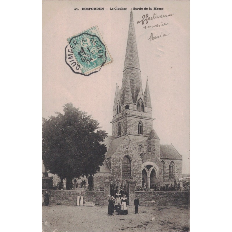 ROSPORDEN - LE CLOCHER - SORTIE DE LA MESSE - ANIMATION - CARTE DATEE DE 1906.