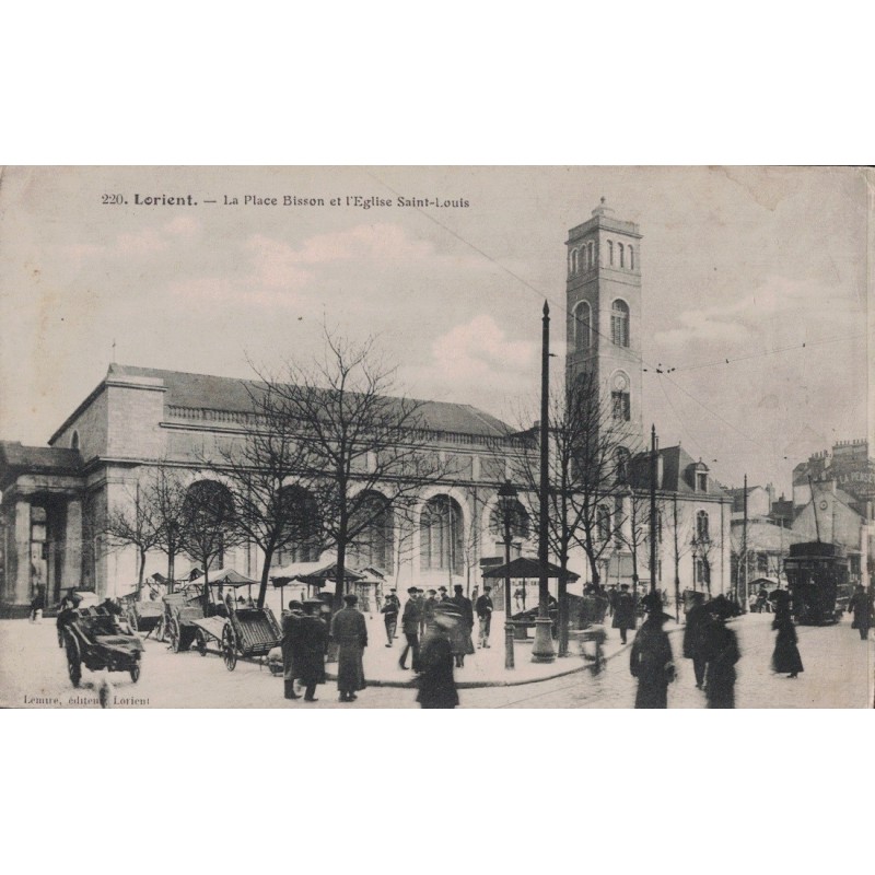 LORIENT - LA PLACE BISSON ET L'EGLISE ST LOUIS - ANIMATION - CARTE NON CIRCULEE.