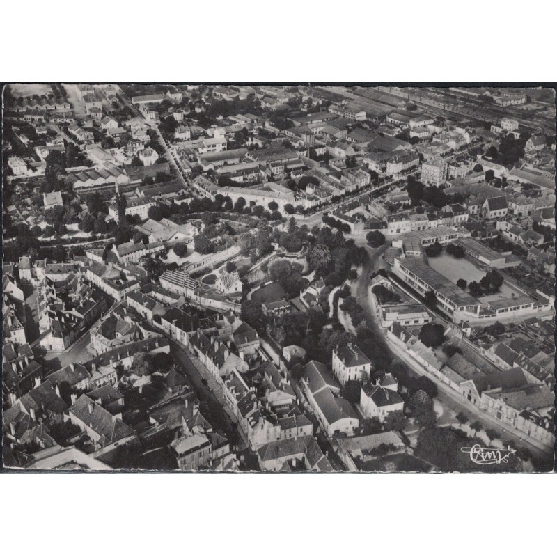 BEAUNE - VUE AERIENNE SUR LES BOULEVARDS, L'ECOLE DE JEUNES FILLES ET LA GARE - CARTE DATEE 1953.