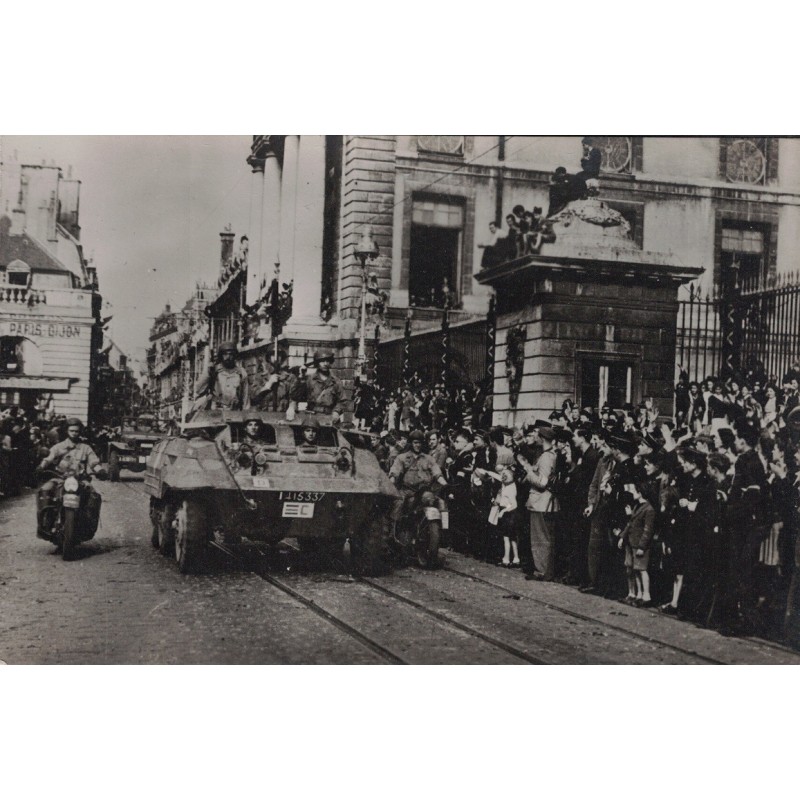 DIJON - LIBERATION DE DIJON - CARTE NON CIRCULEE.