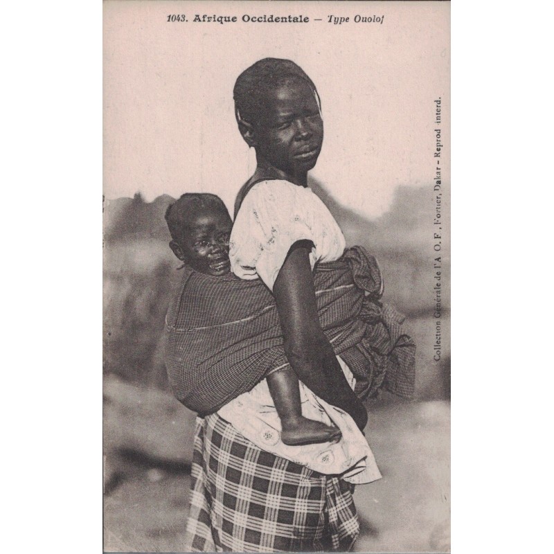AFRIQUE OCCIDENTALE - FEMMES ET ENFANT TYPE OUOLOF - CARTE NEUVE.