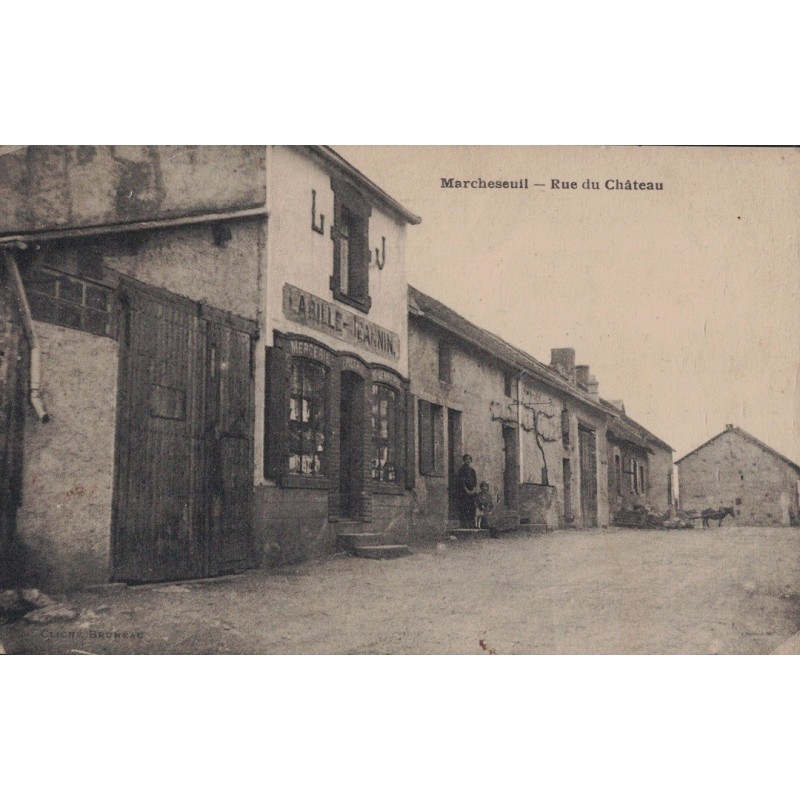 MARCHESEUIL - RUE DU CHATEAU - EPICERIE MERCERIE LABILLE JEANNIN - CARTE POSTALE NON CIRCULEE.