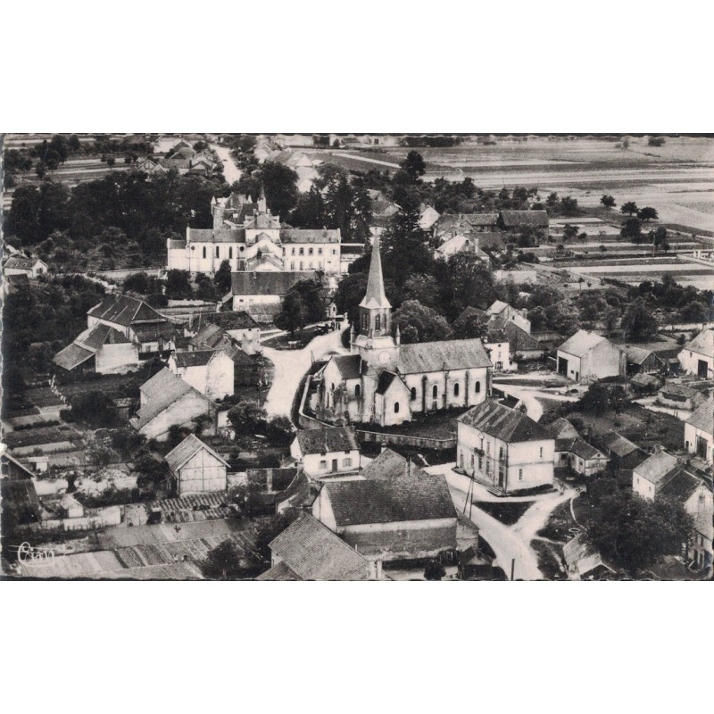 ATHEE - VUE GENERALE AERIENNE - L'EGLISE ET L4HOSPICE MOUSSIER - CARTE AVEC TEXTE.