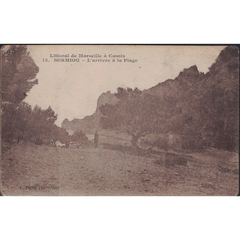 MARSEILLE - SORMIOU - CALANQUES - L'ARRIVEE A LA PLAGE - CARTE NON CIRCULEE.