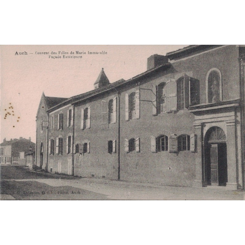 AUCH - COUVENT DES FILLES DE MARIE IMMACULEE - FACADE EXTERIEURE - CARTE NON CIRCULEE.