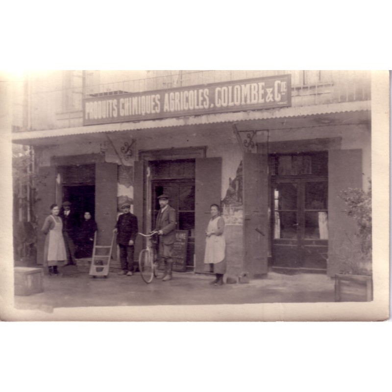 AVIGNON - MAGASIN - COLOMBRE & Cie -PRODUITS CHIMIQUES AGRICOLES - CARTE PHOTO AVEC ANIMATION - NON CIRCULEE.