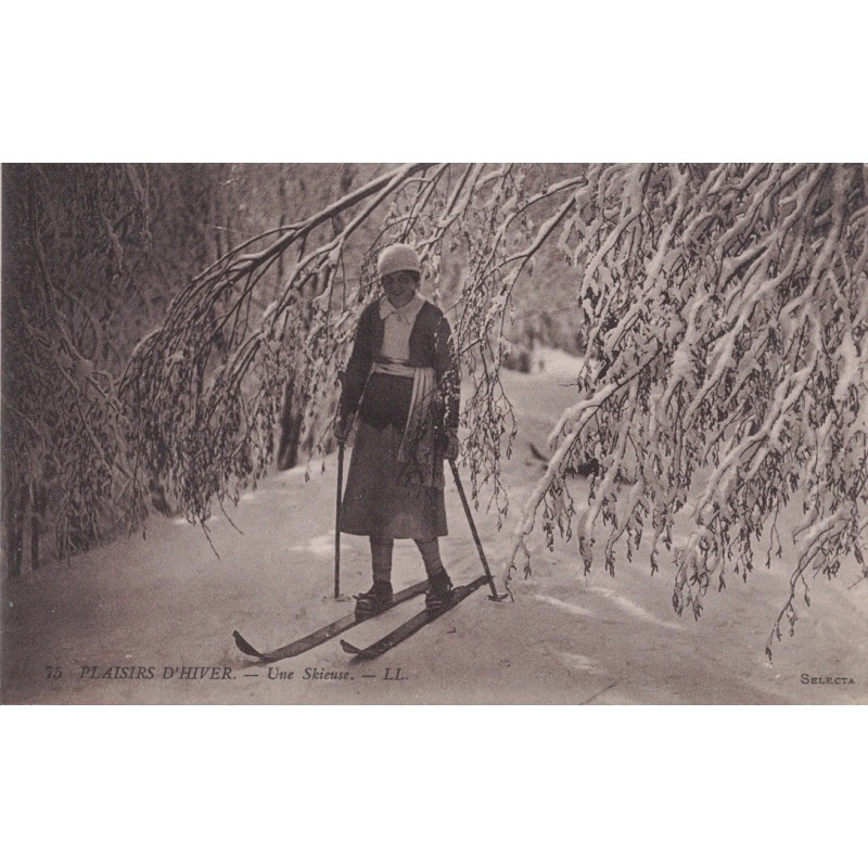 CHAMONIX - PLAISIRS D'HIVERS - UNE SKIEUSE - CARTE POSTALE AVEC TEXTE.