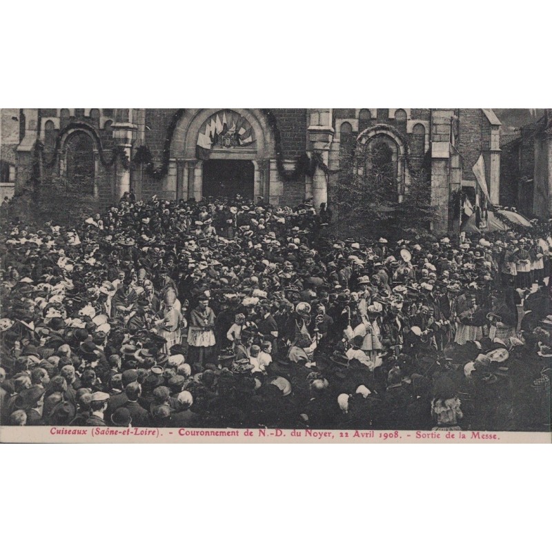 CUISEAUX - COURONNEMENT DE NOTRE DAME DU NOYER 11 AVRIL 1908 - SORTIE DE MESSE - CARTE NON CIRCULEE.