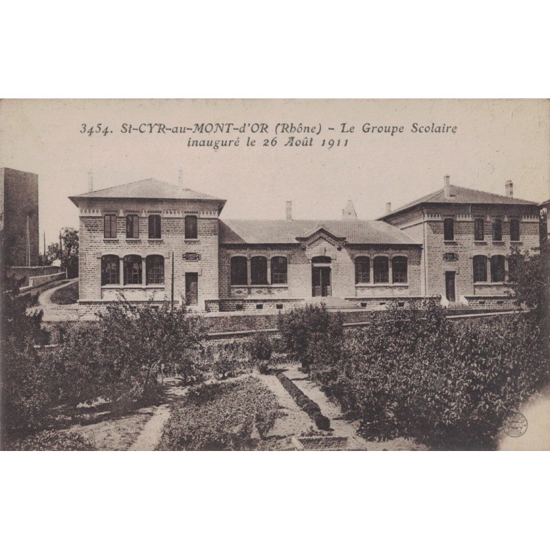 SAINT CYR AU MONT D'OR - LE GROUPE SCOLAIRE - INAUGURE LE 26 AOUT 1911 - CARTE NON CIRCULEE.