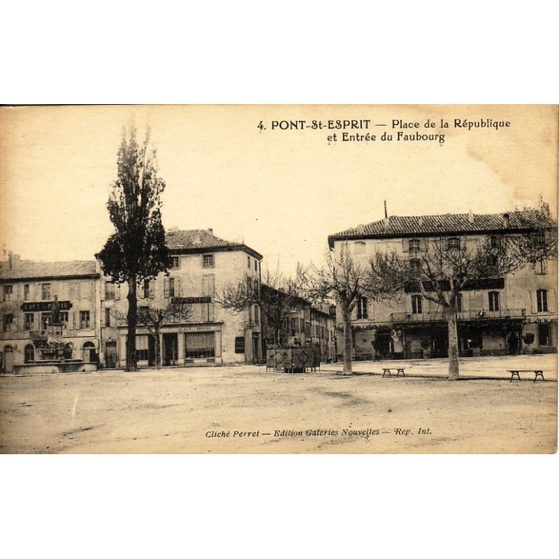 PONT ST ESPRIT - PLACE DE LA REPUBLIQUE ET ENTREE DU FAUBOURG - CARTE NON CIRCULEE.