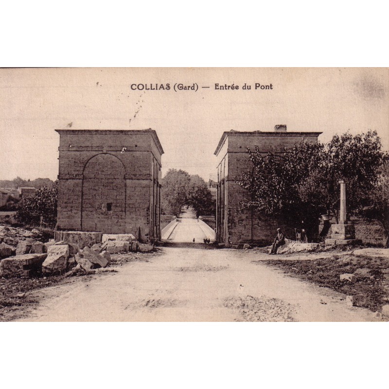 COLLIAS - ENTREE DU PONT - CARTE DATEE DE 1940.
