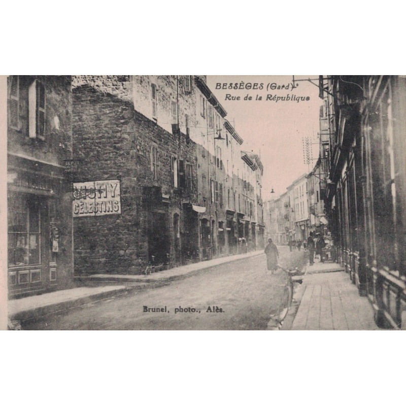 BESSEGES -  RUE DE LA REPUBLIQUE - CARTE NON CIRCULEE.