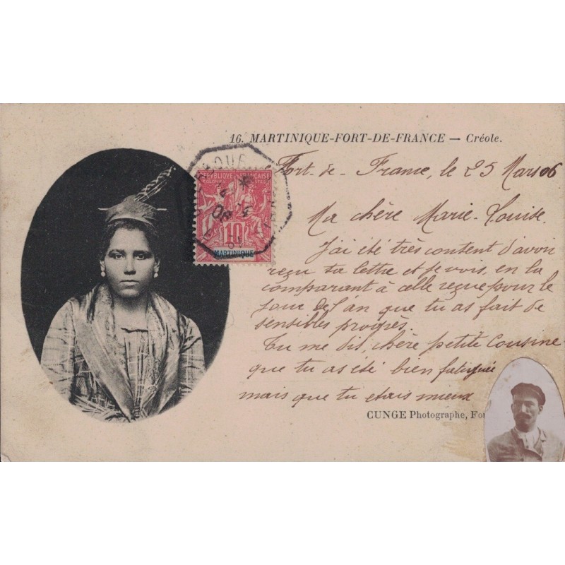 MARTINIQUE - CREOLE EN MEDAILLON - COLLAGE PHOTO BAS A DROITE DE L'EXPEDITEUR  - CACHET PAQUEBOT - CARTE DATEE DE 1906.