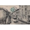 EPINAL - RUE ENTRE LES DEUX PONTS - ANIMATION - LE TRAM - CARTE DATEE DE 1906.