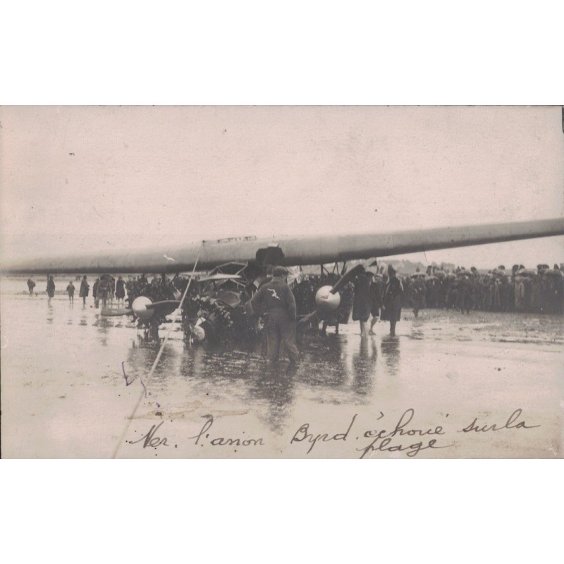 VERS SUR MER - AMERISSAGE DE L'AMERICA - L'AVION BIRD ECHOUE SUR LA PLAGE - CARTE PHOTO AVEC TEXTE.