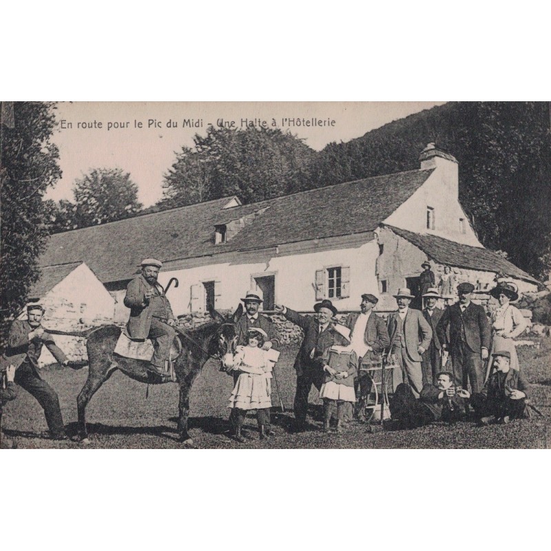 copy of SAINT PE DE BIGORRE -  ST PE DE BIGORRE - UN COIN DE LA PLACE - LES ARCEAUX - CARTE DATEE DE 1931.