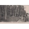 LA TREMBLADE - FORET DOMANIALE - GARDES FORESTIERS FAISANT UN MARTELAGE - CARTE DATEE DE 1913.