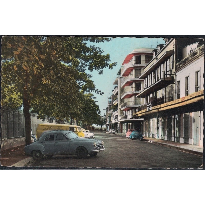 POINTE A PITRE - LE BOULEVARD SUR LES QUAIS - VOITURE - CARTE DATEE DE 1964.