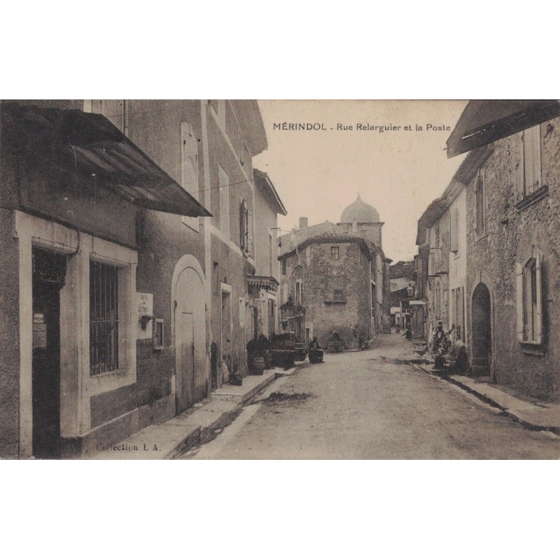 MERINDOL -RUE RELARGUIER ET LA POSTE - CARTE DATEE DE 1906.