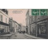 PIERRELATTE - LA GRANDE RUE - COMMERCE - ANIMATION - COMMERCE - CARTE DATEE DE 1913.