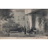 PEYPIN D'AIGUES - ARRIVEE DE L'AUTOBUS - LE CAFE - LE BAR - RARE CARTE - ANIMATION - CARTE AVEC TEXTE.
