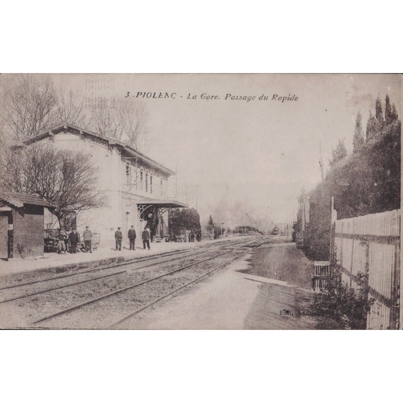 PIOLENC - LA GARE - PASSAGE RAPIDE - ANIMATION - CARTE DATEE DE 1915.