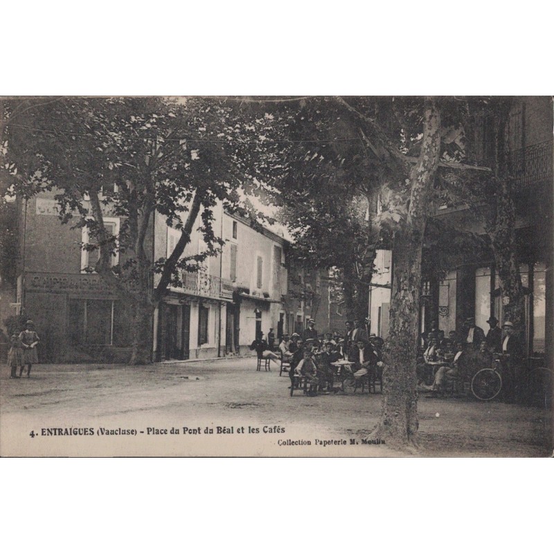 ENTRAIGUES - PLACE DU PONT DU BEAL ET LES CAFES - CARTE NON CIRCULEE.