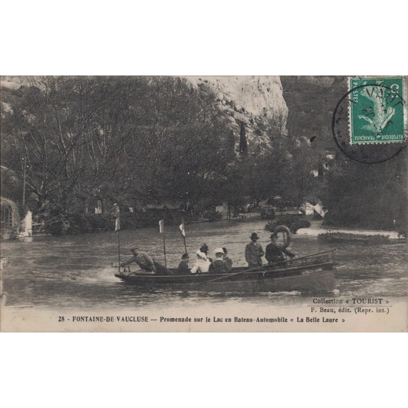 FONTAINE DE VAUCLUSE - PROMENADE SUR LE LAC EN BATEAU AUTOMOBILE - LA BELLE LAURE - CARTE AVEC TEXTE.
