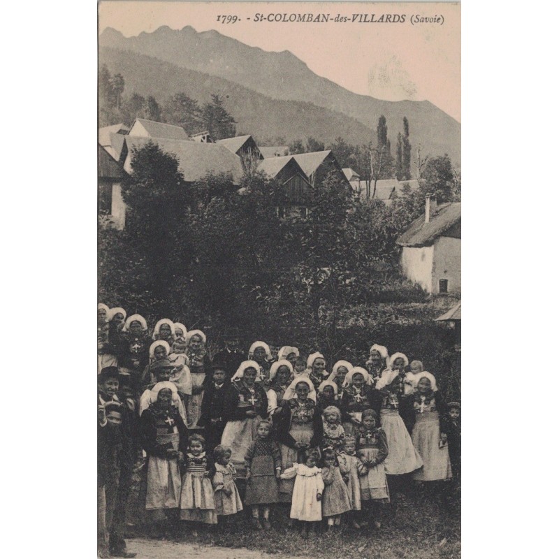 ST COLOMBAN DES VILLARDS - LE VILLAGE EN COSTUME - ANIMATION - CARTE DATEE DE 1914.