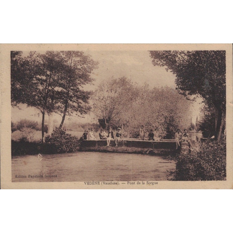 copy of copy of copy of copy of VEDENE - LE MONUMENT AUX MORTS - CONTRUCTEUR: GENIN - CARTE NON CIRCULEE.