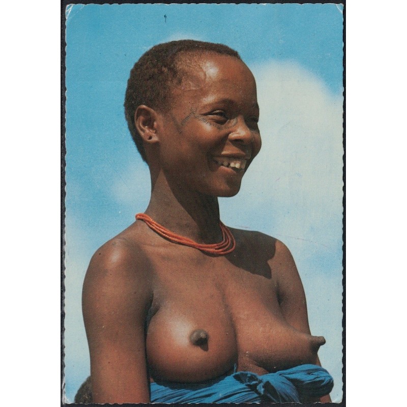 FEMME GIRIAMA - KENYA - SEINS NUS.