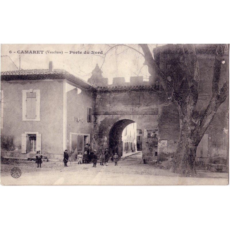 CAMARET - PORTE DU NORD - LA BOULANGERIE - ANIMATION - CARTE DATEE DE 1908.