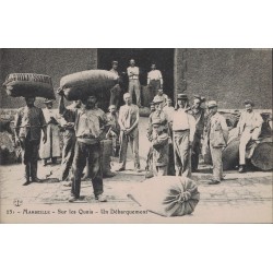 MARSEILLE - SUR LES QUAIS -...