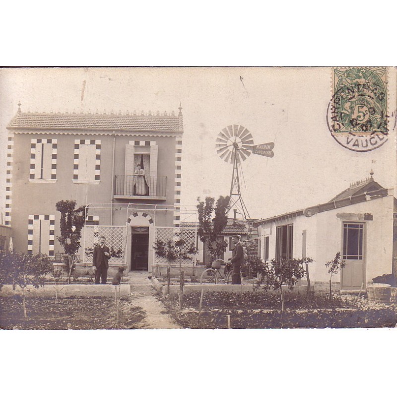 CARPENTRAS - CARTE PHOTO - ON PEU LIRE SUR LES PALES DE L'EOLIENNE "LA PUB MAURIN CARPENTRAS" - CARTE DATEE DE 1907 - RARE.