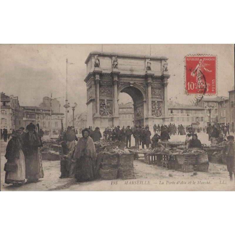 MARSEILLE - LA PORTE D'AIX ET LE MARCHE - ANIMATION - CARTE DATEE DE 1911.