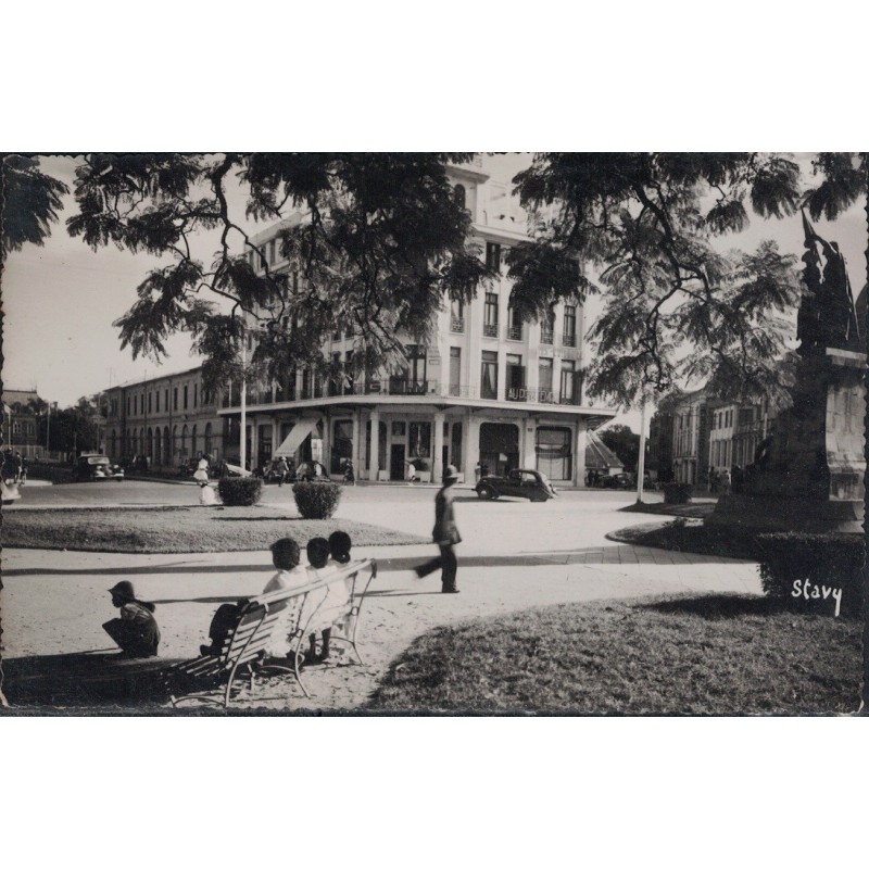 MADAGASCAR - TANANARIVE - PLACE COLBERT - GRAND MAGASIN DU PRINTEMPS - CARTE DATEE DE 1952 - BELLE AFFRANCHISSEMENT.