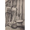MADAGASCAR - MALGACHES PILANT DU RIZ - CARTE POSTALE NON CIRCULEE.