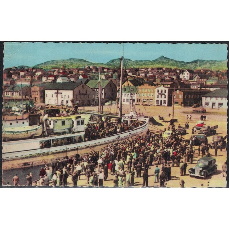 SAINT PIERRE ET MIQUELON - ARRIVEE DU NAVIRE POSTAL - CARTE DATEE DE 1964 AVEC TEXTE.