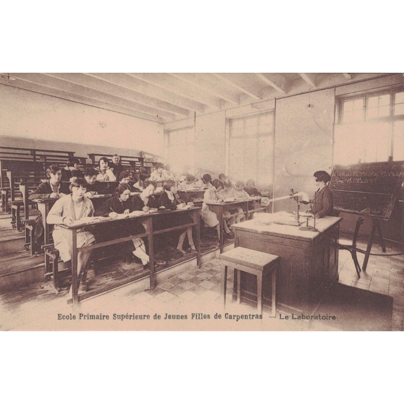 CARPENTRAS - ECOLE PRIMAIRE SUPERIEURE DE JEUNES FILLES DE CARPENTRAS - LE LABORATOIRE - CARTE POSTALE NEUVE.