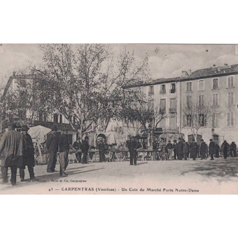 CARPENTRAS - UN COIN DU MARCHE PORTE NOTRE DAME - ANIMATION - CARTE AVEC TEXTE.