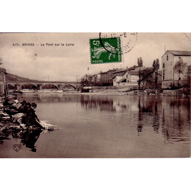 BRIVES CHARENSAC - LE PONT SUR LA LOIRE - LES LAVANDIERES - CARTE DATEE DE 1912.