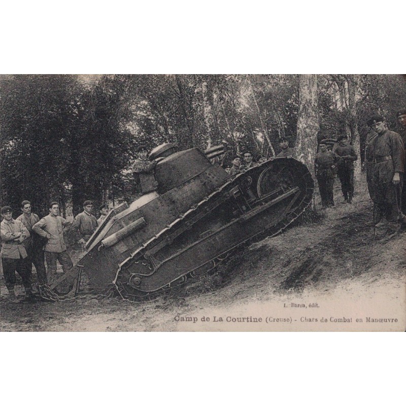 LA COURTINE - CAMP - CHARS DE COMBAT EN MANOEUVRE - CARTE NEUVE.